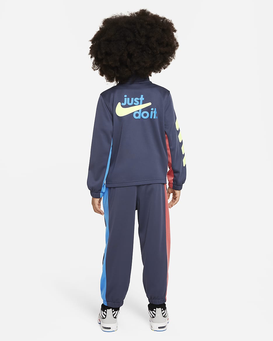 Conjunto de dos piezas de cierre completo para ninos talla pequena Nike Dri FIT Colorblocked. Nike MX